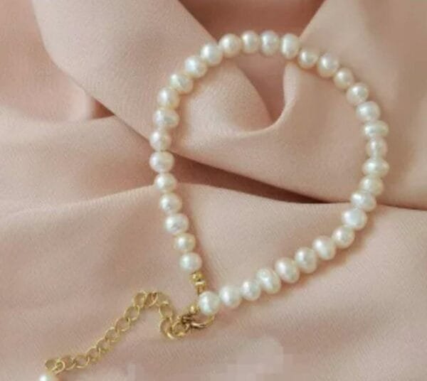 Elegant Pearl Bracelet - Image 4