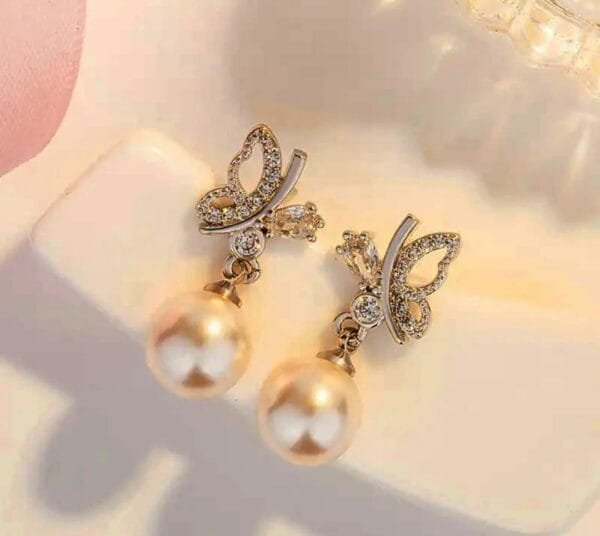 Beautiful Butterfly 🦋 With Pearl Earings - Image 4