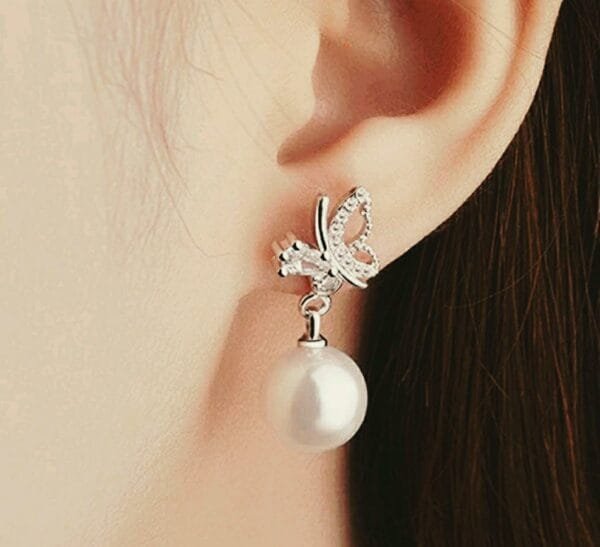 Beautiful Butterfly 🦋 With Pearl Earings