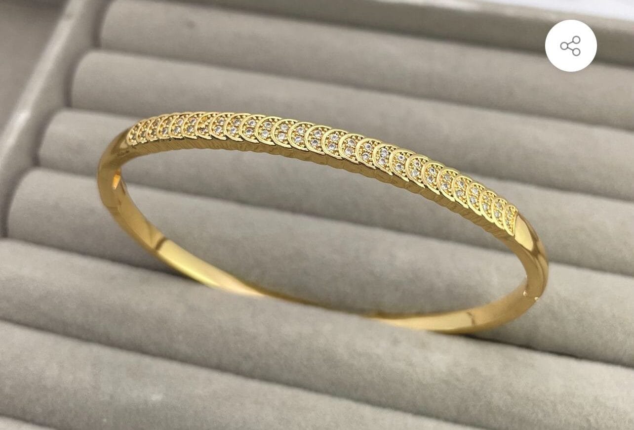 New Arrival๐ฅ๐ฅ๐ฅ Fancy Beautiful Tarnish Free Stainless Steel Zircon Daimond Handcuffs For Her๐๐๐